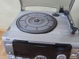 Stereoanlage mit Plattenspieler Stereoanlage mit Plattenspieler