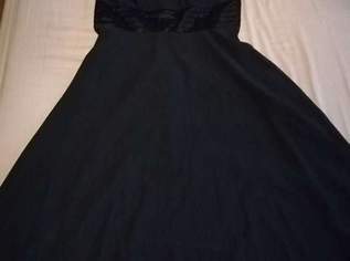 Neckholderkleid schwarz Gr.42 ungetragen, 20 €, Kleidung & Schmuck-Damenkleidung in 2273 Gemeinde Hohenau an der March