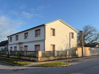 Einfamilienhaus/Mehrfamilienhaus in attraktiver Wohnlage mit viel Platz, 449999 €, Immobilien-Häuser in 7111 Parndorf