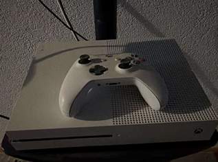 Xbox One S - Weiß - inklusive weißem Controller mit GTA 5, 90 €, Marktplatz-Computer, Handys & Software in 9500 Villach Xbox One S - Weiß - inklusive weißem Controller mit GTA 5, 90 €, Marktplatz-Computer, Handys & Software in 9500 Villach