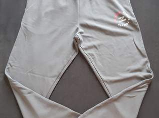1. FC Köln Jogginghose Trainingshose Sweathose Hose Hummel Größe L NEU + Etikett + Originalverpackung 1. FC Köln Jogginghose Trainingshose Sweathose Hose Hummel Größe L NEU + Etikett + Originalverpackung