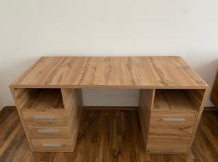 Modernes Schreibtisch aus Holz Modernes Schreibtisch aus Holz