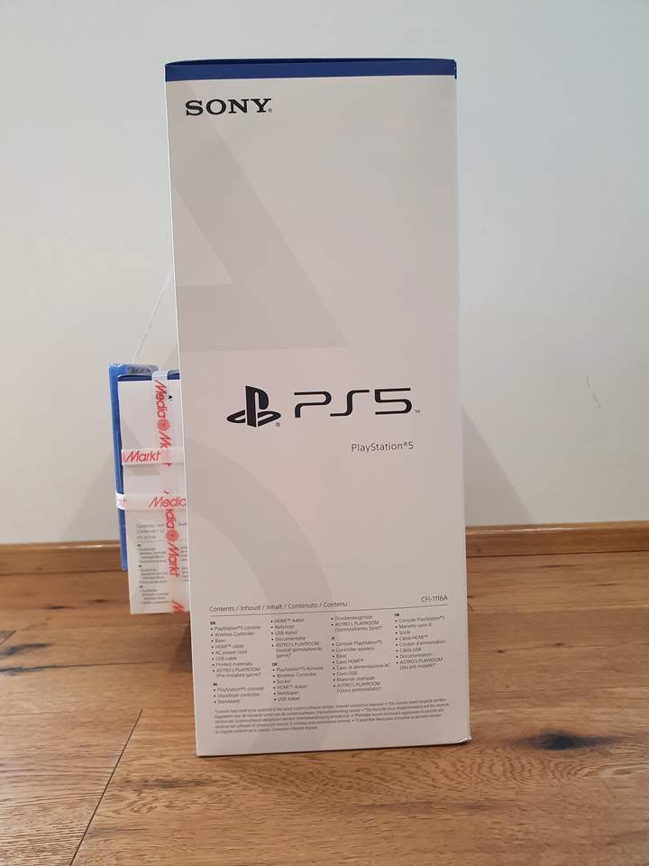 Playstation 5 Konsole Laufwerk Version im Bundle mit zweitem Controller und FIFA 22