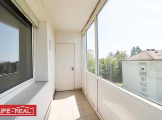 Großzügige 4-Zimmer-Wohnung mit Loggia und Stellplatz – Potenzial zur Sanierung vorhanden, 212000 €, Immobilien-Wohnungen in Oberösterreich