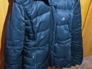 Schwarze Adidas Jacke Gr. 38, Daunenjacke, Winterjacke, sehr warm, schwarz, Schijacke, Thermo, Ski Jacke, 35 €, Kleidung & Schmuck-Damenkleidung in 2521 Gemeinde Trumau