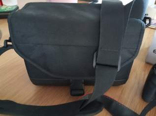 Canon EOS 2000D Fotokamera kpl. In Originalverpackung mit Tasche Ich verkaufe hier meine sehr teure und kaum genutzte Kamera. Canon EOS 2000D Fotokamera kpl. In Originalverpackung mit Tasche Ich verkaufe hier meine sehr teure und kaum genutzte Kamera.