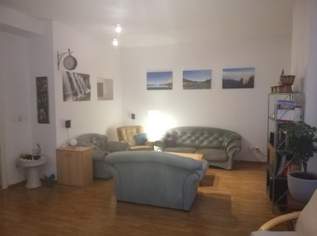 Möbliertes Zimmer in 3er WG mit Garten