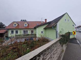 RARITÄT IN HOLLABRUNN: CHARMANTES, SANIERUNGSBEDÜRTIGES LANDHAUS MIT BAULANDRESERVE IN SEHR GUTER WOHNLAGE MIT HERRLICHEM GARTEN SAMT ALTBAUMBESTAND, 397000 €, Immobilien-Häuser in 2020 Hollabrunn