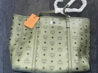 MCM Shopper Tasche – Grün mit Monogramm – NEU & OVP, 499 €, Kleidung & Schmuck-Taschen & Koffer in 4020 Linz MCM Shopper Tasche – Grün mit Monogramm – NEU & OVP, 499 €, Kleidung & Schmuck-Taschen & Koffer in 4020 Linz