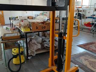 Manueller hydraulischer Gabelstapler Hyundai, 550 €, Haus, Bau, Garten-Hausbau & Werkzeug in 2423 Deutsch Jahrndorf