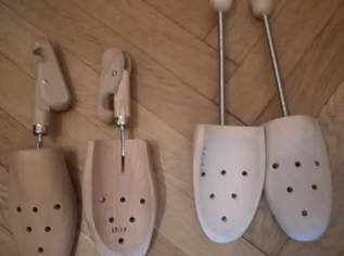 2xHolz Schuhspanner (Gr. 44-45), 10 €, Kleidung & Schmuck-Herrenkleidung in 1170 Hernals