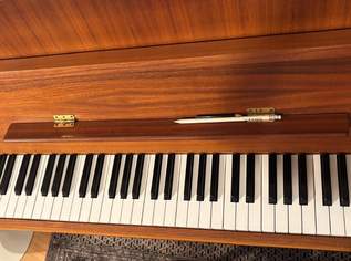 YAMAHA Pianino, deutsche Mechanik YAMAHA Pianino, deutsche Mechanik