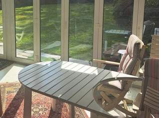 Große Terrassengarnitur mit erweiterbarem Tisch, 10 höhenverstellbare Hochlehnsessel, 2 Hocker und Polstern Große Terrassengarnitur mit erweiterbarem Tisch, 10 höhenverstellbare Hochlehnsessel, 2 Hocker und Polstern