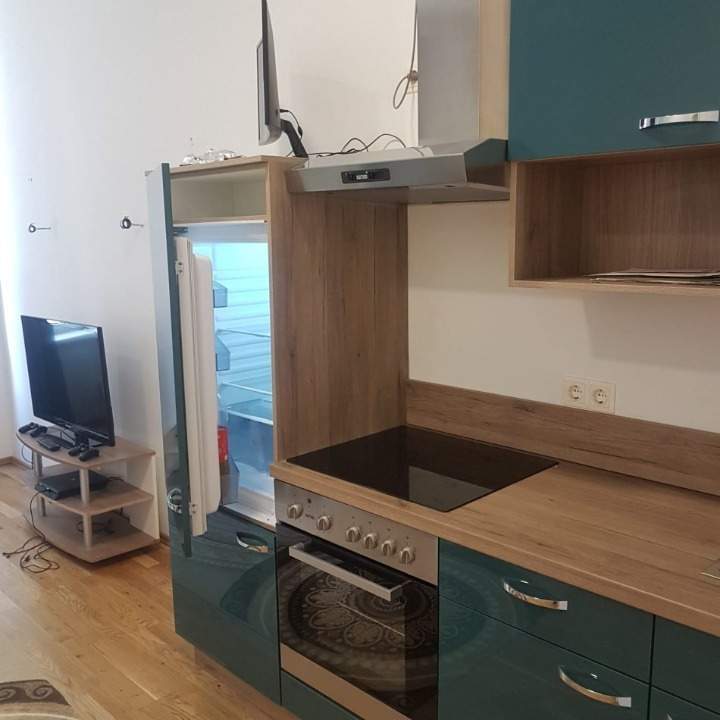 Provisionfrei 2 Zi. 37m² Wohnung direkt auf Favoritenstrasse bei U-bahn Station Wohnzimmer mit integrierter Küche