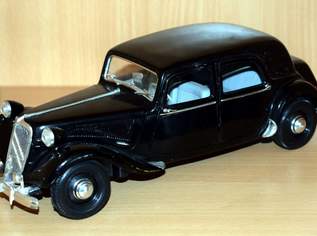 Modellauto Citroen 15 CV 6 Cyl. schwarz (1952) von Maisto Maßstab 1:18