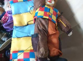mehr als 500 Clowns mit Porzellanköpfen mehr als 500 Clowns mit Porzellanköpfen