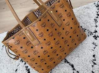 Original MCM Liz Wendeshopper in Visetos – Beige, 330 €, Kleidung & Schmuck-Taschen & Koffer in 6020 Innsbruck