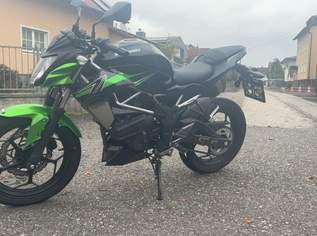 Kawasaki  Z, 4000 €, Auto & Fahrrad-Motorräder in 4053 Ansfelden