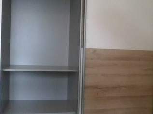 Neuwertiger Kleiderschrank