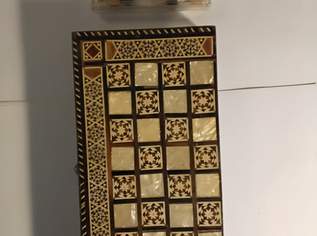 Holz Backgammon mit allen Figuren/ Würfel