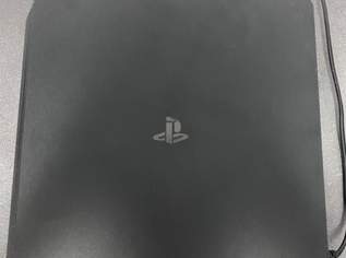 PS4 (PlayStation 4)