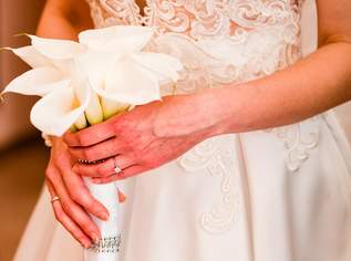 Elegantes Maßgeschneidertes Brautkleid / Hochzeitskleid im Prinzessinnenstil, Neuwertig