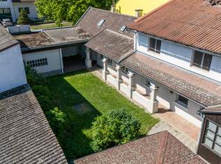 Charmantes Bauernhaus mit großem Grundstück, langgezogenem Hof, 2 Wohnungen und einem Swimmingpool, 560000 €, Immobilien-Häuser in 2301 Gemeinde Groß-Enzersdorf