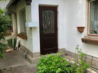 Schönes Grundstück mit älterem Haus in Gumpoldskirchen