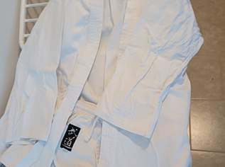 Karate anzug, 60 €, Kleidung & Schmuck-Damenkleidung in 5201 Seekirchen am Wallersee Karate anzug, 60 €, Kleidung & Schmuck-Damenkleidung in 5201 Seekirchen am Wallersee