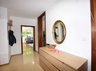 Geräumige Wohnung mit ruhiger Loggia und Blick ins Grüne, 214800 €, Immobilien-Wohnungen in 8051 