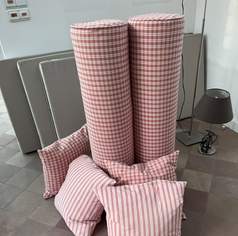 2 Pölsterrollen und 4 Polster 2 Pölsterrollen und 4 Polster
