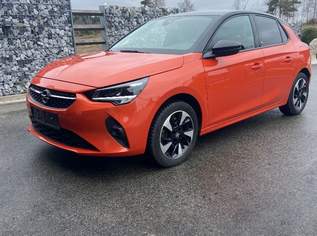 Verkauft wird ein gepflegter, sportlicher Corsa-e Edition.