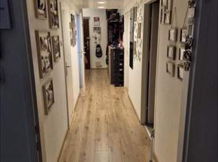 3-Zimmer-Wohnung mit Loggia, Garage und Kellerabteil in Zentrumsnähe 3-Zimmer-Wohnung mit Loggia, Garage und Kellerabteil in Zentrumsnähe