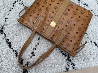 Original MCM Liz Wendeshopper in Visetos – Beige, 449 €, Kleidung & Schmuck-Taschen & Koffer in 1110 Simmering