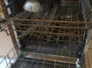 Spülmaschinen-Geschirrkorb (Oben / Unten), Besteckkorb und Korbführungsschiene, 100 €, Haus, Bau, Garten-Haushaltsgeräte in 1010 Innere Stadt Spülmaschinen-Geschirrkorb (Oben / Unten), Besteckkorb und Korbführungsschiene, 100 €, Haus, Bau, Garten-Haushaltsgeräte in 1010 Innere Stadt