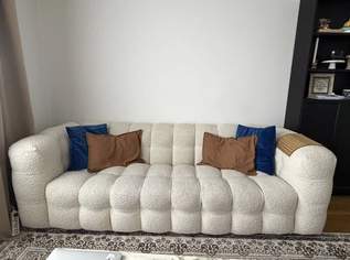 Lilo 3/4-Sitzer-Sofa mit Bouclé-Bezug (verhandelbar), 400 €, Haus, Bau, Garten-Möbel & Sanitär in 1110 Simmering