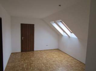 Dachgeschosswohnung im Grünen mit toller Aussicht Dachgeschosswohnung im Grünen mit toller Aussicht