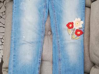 ZARA- Jeans mit Stickerei- Größe S- NEU!   , 5 €, Kleidung & Schmuck-Damenkleidung in 1120 Meidling