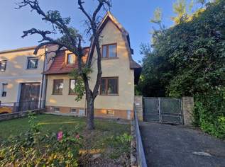 SANIERUNGSBEDÜRFTIGES LANDHAUS MIT TRAUMHAFTEM GARTEN SAMT ALTBAUMBESTAND IN ALLERBESTER WOHN- UND ZENTRUMSLAGE VON KIRCHBERG AM WAGRAM, 247000 €, Immobilien-Häuser in 3470 Kirchberg am Wagram