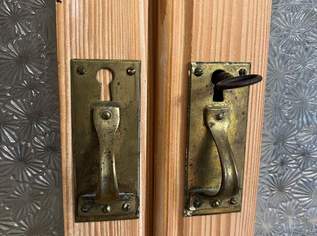 Alte Vollholzvitrine