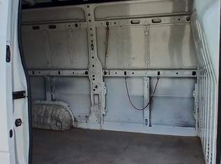 Renault Master Transporter mit Dachträger