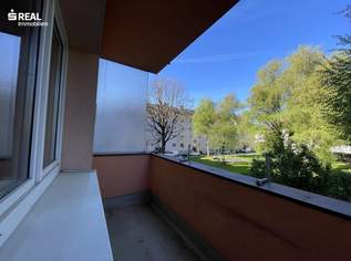 Sanierungsbedürftige 2-Zimmer-Wohnung mit Balkon in Salzburg, 199900 €, Immobilien-Wohnungen in 5020 Salzburg