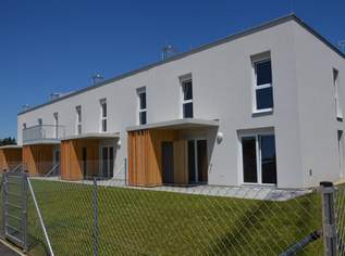 Familienfreundliches Reihenhaus mit Eigengarten in Strasshof, 1175.92 €, Immobilien-Häuser in 2231 Strasshof an der Nordbahn