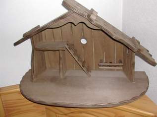 Neuwertige KRIPPE mit 5 teiligen FIGURENSET