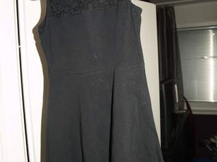 Schwarzes Kleid 128