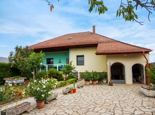 Viel Nutzfläche - Einfamilienhaus mit ehemaligem Heurigen im Keller !, 590000 €, Immobilien-Häuser in 7091 Gemeinde Breitenbrunn Viel Nutzfläche - Einfamilienhaus mit ehemaligem Heurigen im Keller !, 590000 €, Immobilien-Häuser in 7091 Gemeinde Breitenbrunn