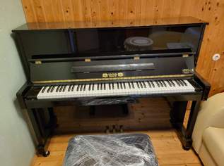 Top Piano schwarz der Marke PERZINA und Klavierhocker zu verkaufen., 2100 €, Marktplatz-Musik & Musikinstrumente in 1230 Liesing