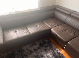 Kunstledersofa mit 4 passenden Kunstlederstühlen