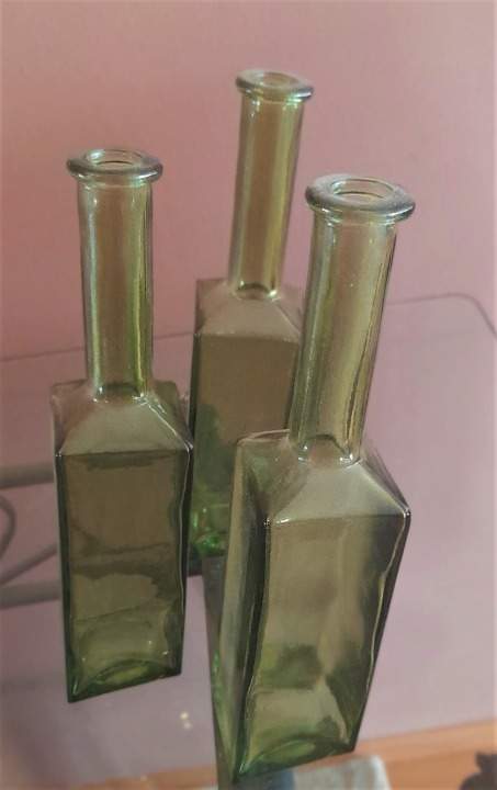 3 schiefstehende grüne Flasche 27 cm