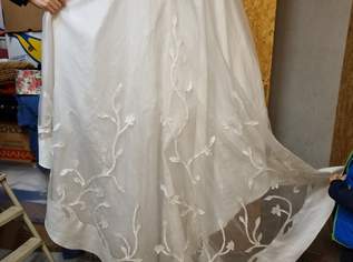 Brautkleid  mit Schleppe